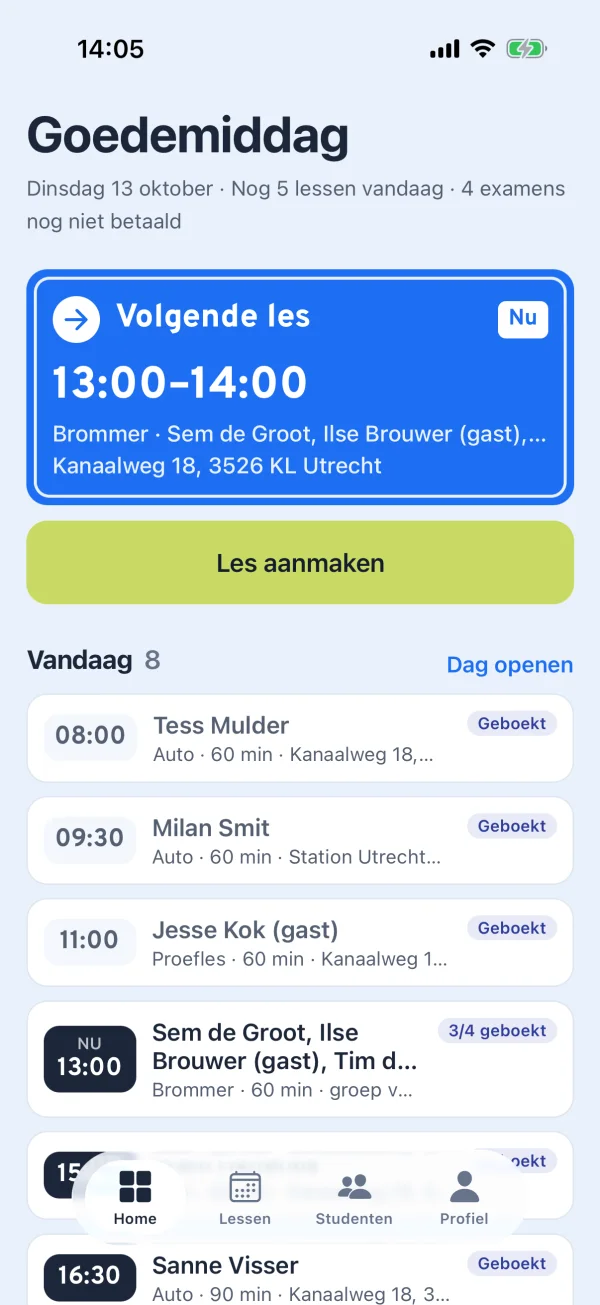 Het dagoverzicht van een rijschool in de Rijschema-app.